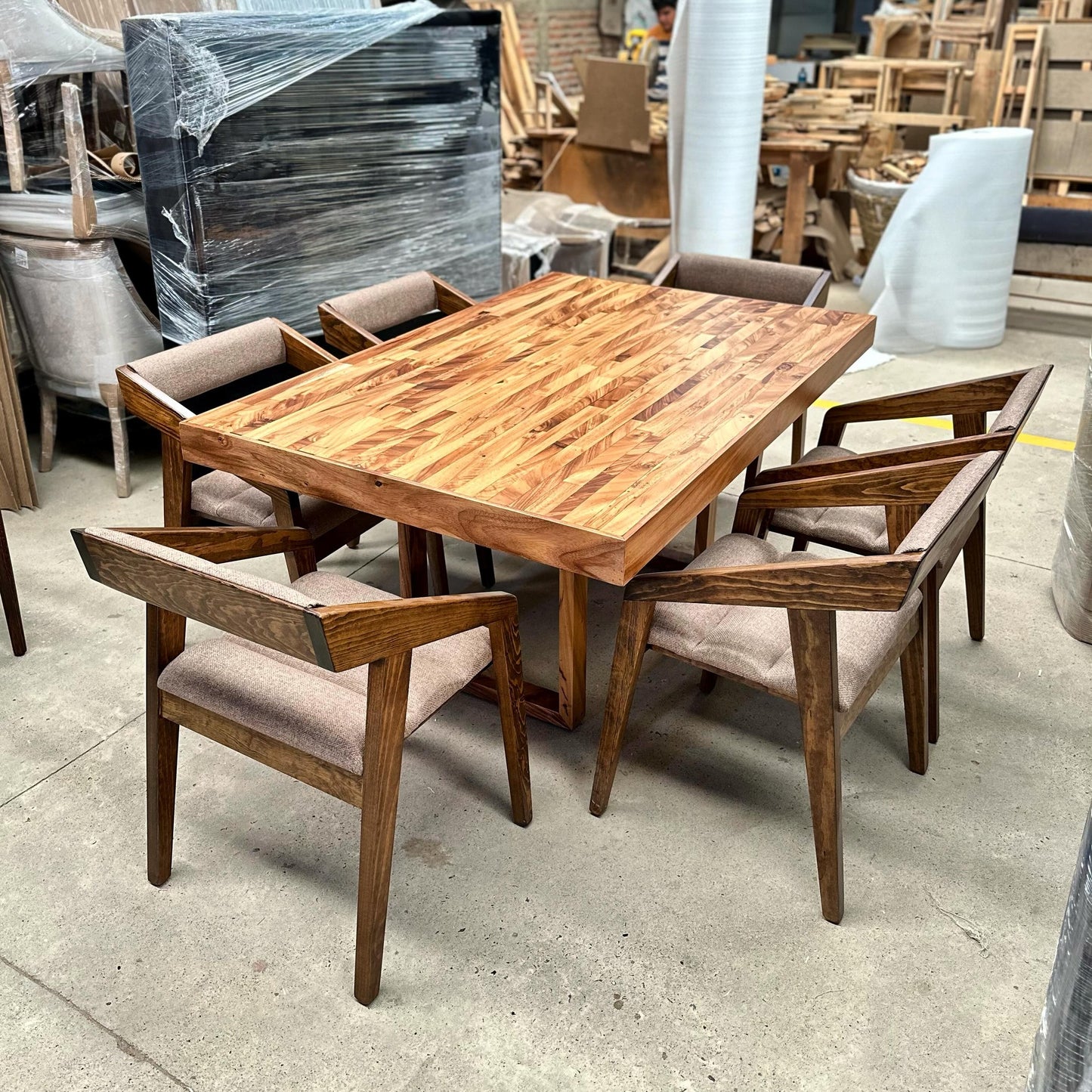 Mesa de Comedor en Parota con Envío Gratis en DEKO