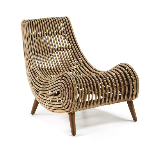 Sillón Trono de Rattan DEKO, diseño escultural, ratán natural y patas de caoba, estilo bohemio moderno.